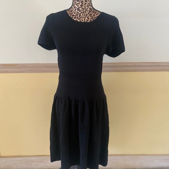 J.McLaughlin Dresses & Skirts - J.McLaughlin Black Knit Fit Flare Dress Short Sleeve Knee Length Size M